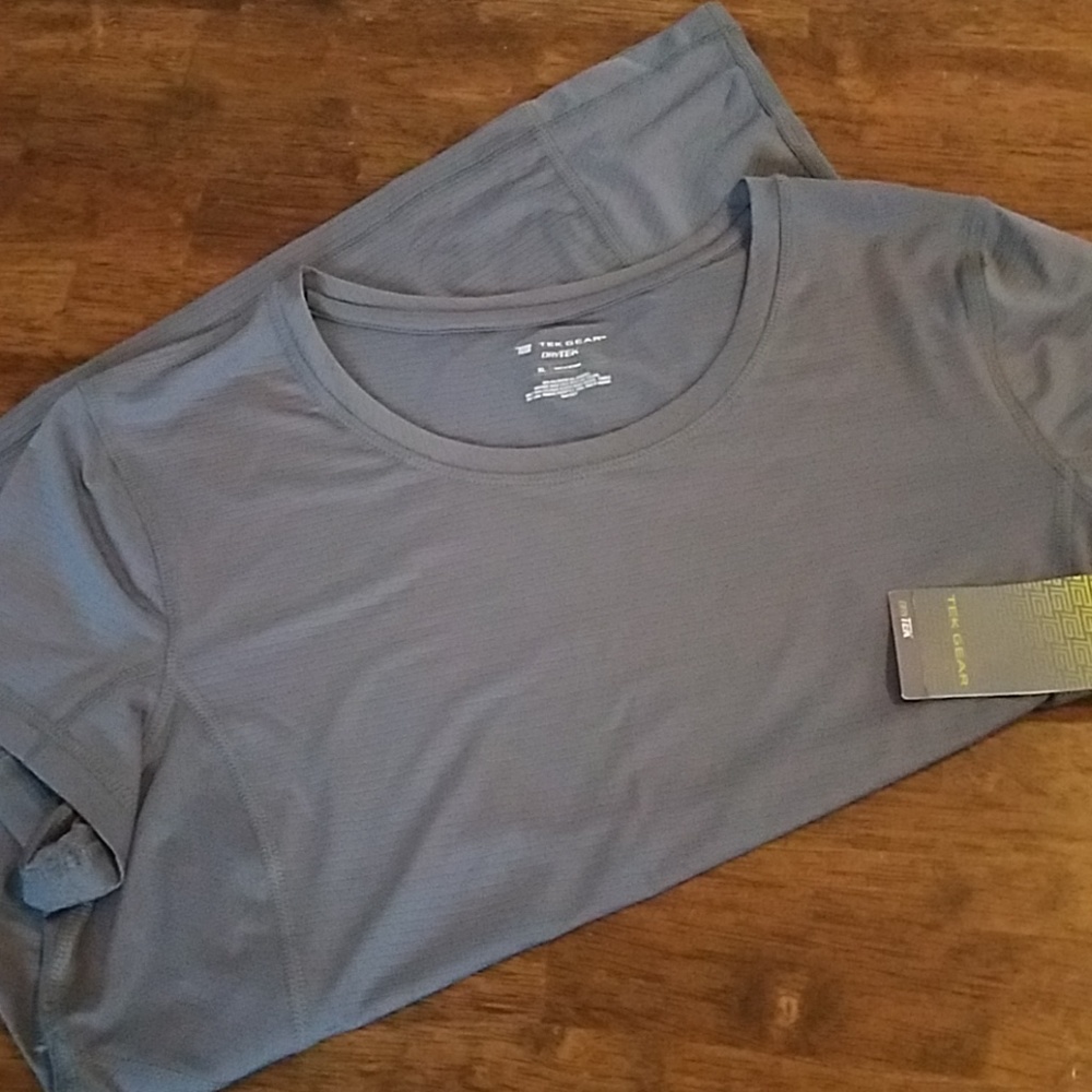 Short sleeved gray dry tek shirt NWT